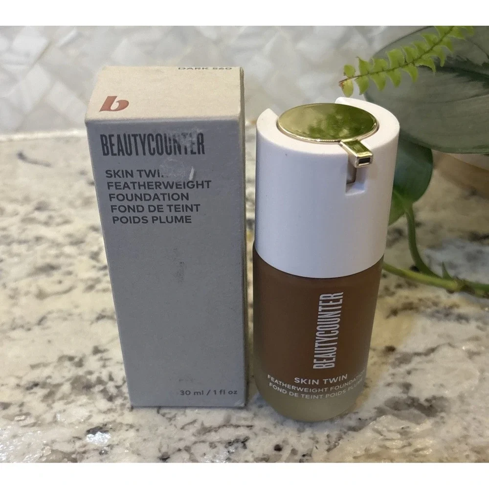 BEAUTYCOUNTER Skin Twin Featherweight Foundation 1 fl‎ oz Dark 560 - new